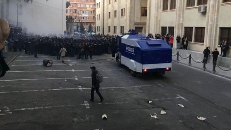 Tbilisidə nümayişçilərlə polis arasında qarşıdurma olub