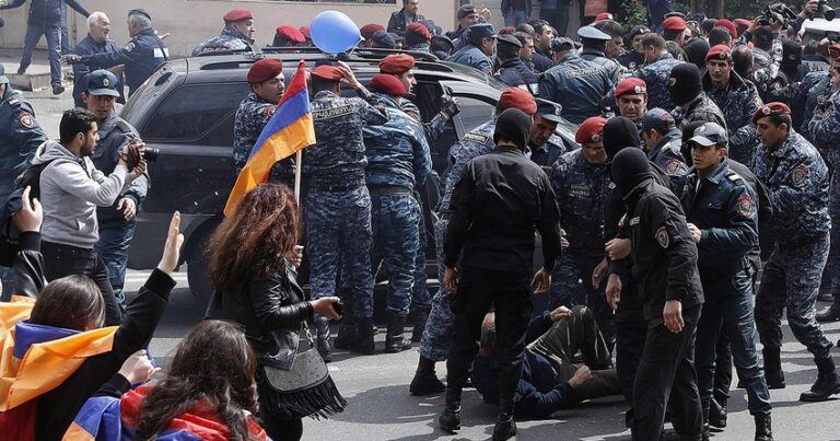 Yerevanda prezident iqamətgahının qarşısında aksiya keçirilir