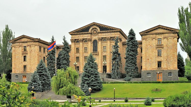 Ermənistan parlamentinin Aparat rəhbəri istefa verib