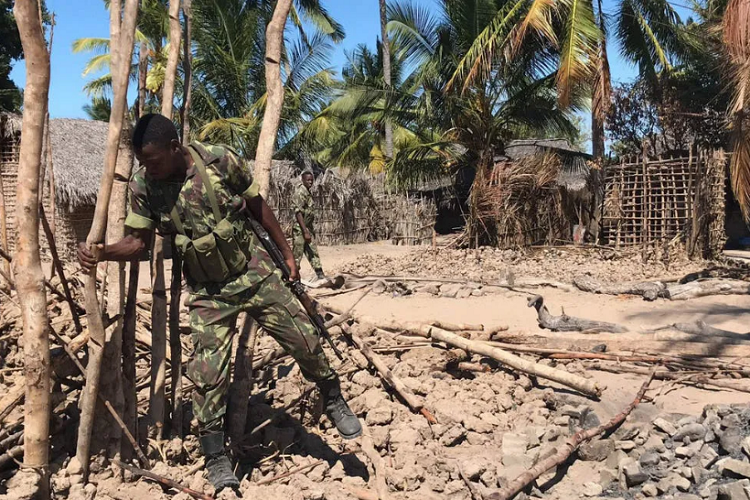 Mozambikdə silahlı qruplaşmaların hücumundan sonra 800-dən çox adam itkin düşüb
