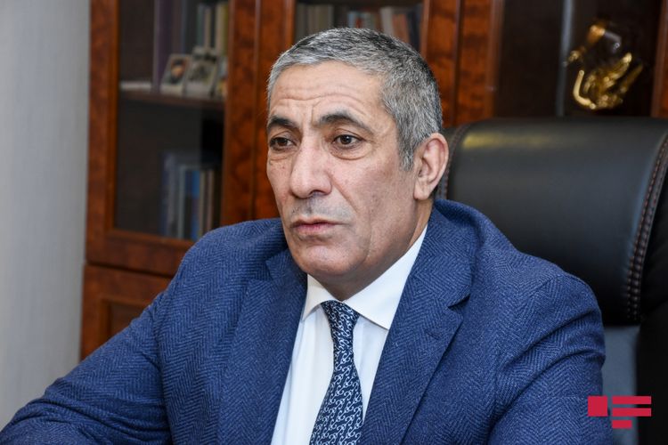 Deputat: “Dövlət atributlarının asılması qaydasına yenidən baxmalıyıq”