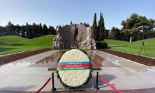 BMT Baş Assambleyasının sədri ümummilli lider Heydər Əliyevin məzarını və Şəhidlər Xiyabanını ziyarət edib - FOTO