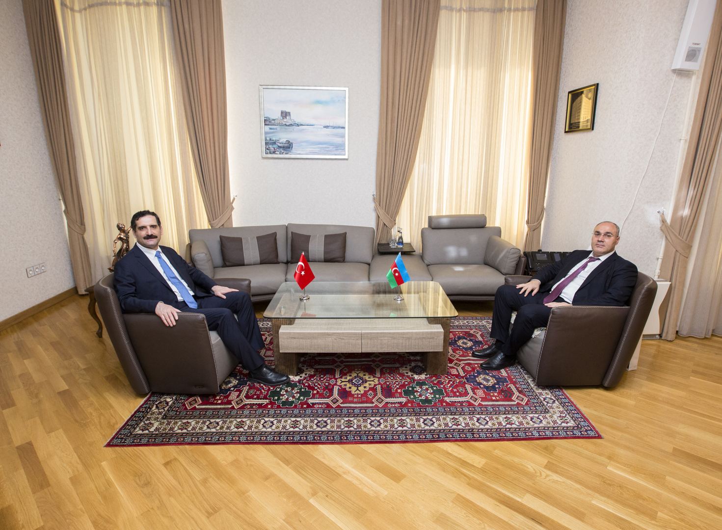 Dövlət Gömrük Komitəsinin sədri Erkan Özoral ilə görüşüb