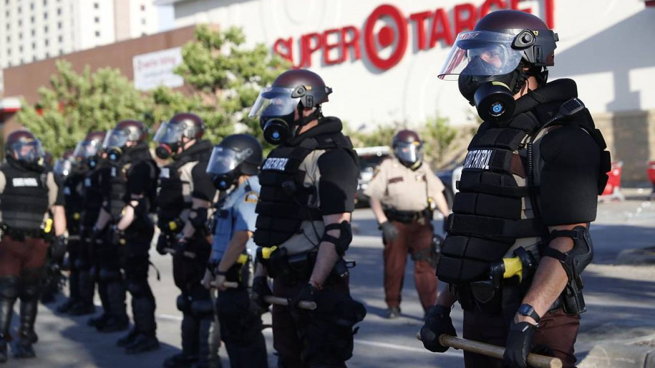 Nyu-York polisi mümkün olan etirazlara görə 12 saatlıq növbələrə keçəcək