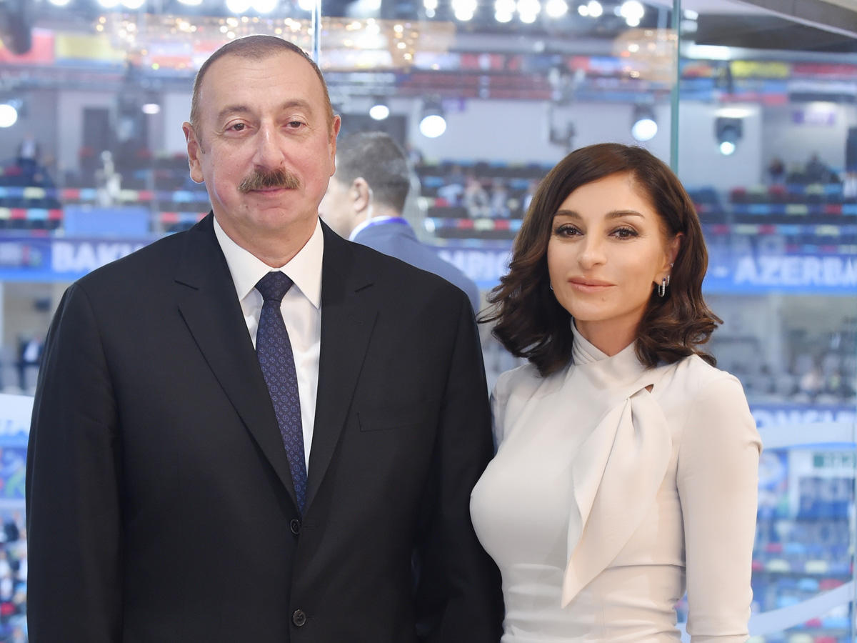 Prezident İlham Əliyev Şuşada Yuxarı Gövhərağa məscidində olub - VİDEO