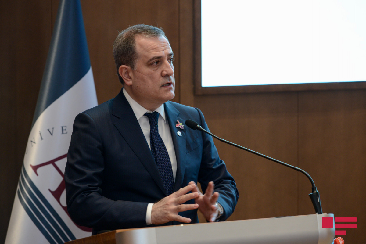 Ceyhun Bayramov Türkiyəyə yola düşüb