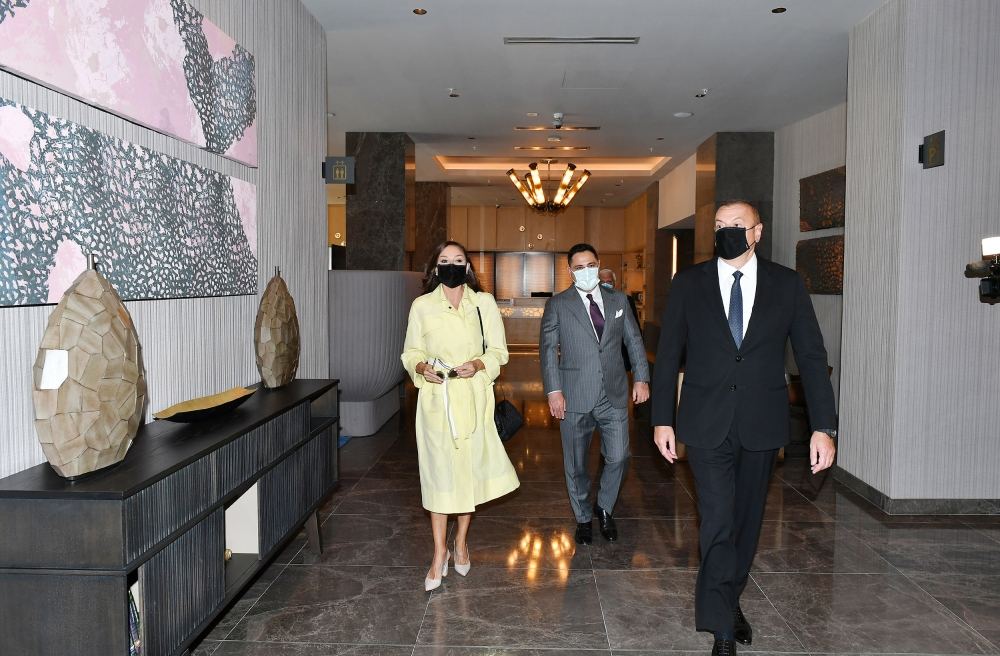 Prezident İlham Əliyev və birinci xanım Mehriban Əliyeva “Courtyard by Marriott Baku” otelinin açılışında iştirak ediblər - FOTO