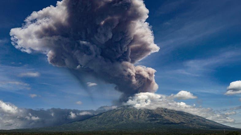 Kosta Rikanın şimalında vulkan püskürməyə başlayıb