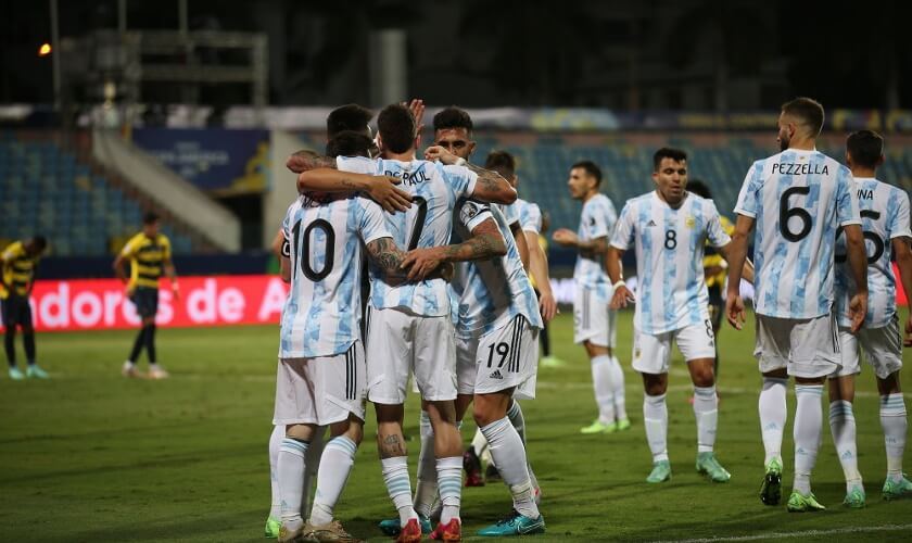 Argentina və Braziliya yığmaları futbol üzrə Amerika Kubokunun finalında oynayacaq