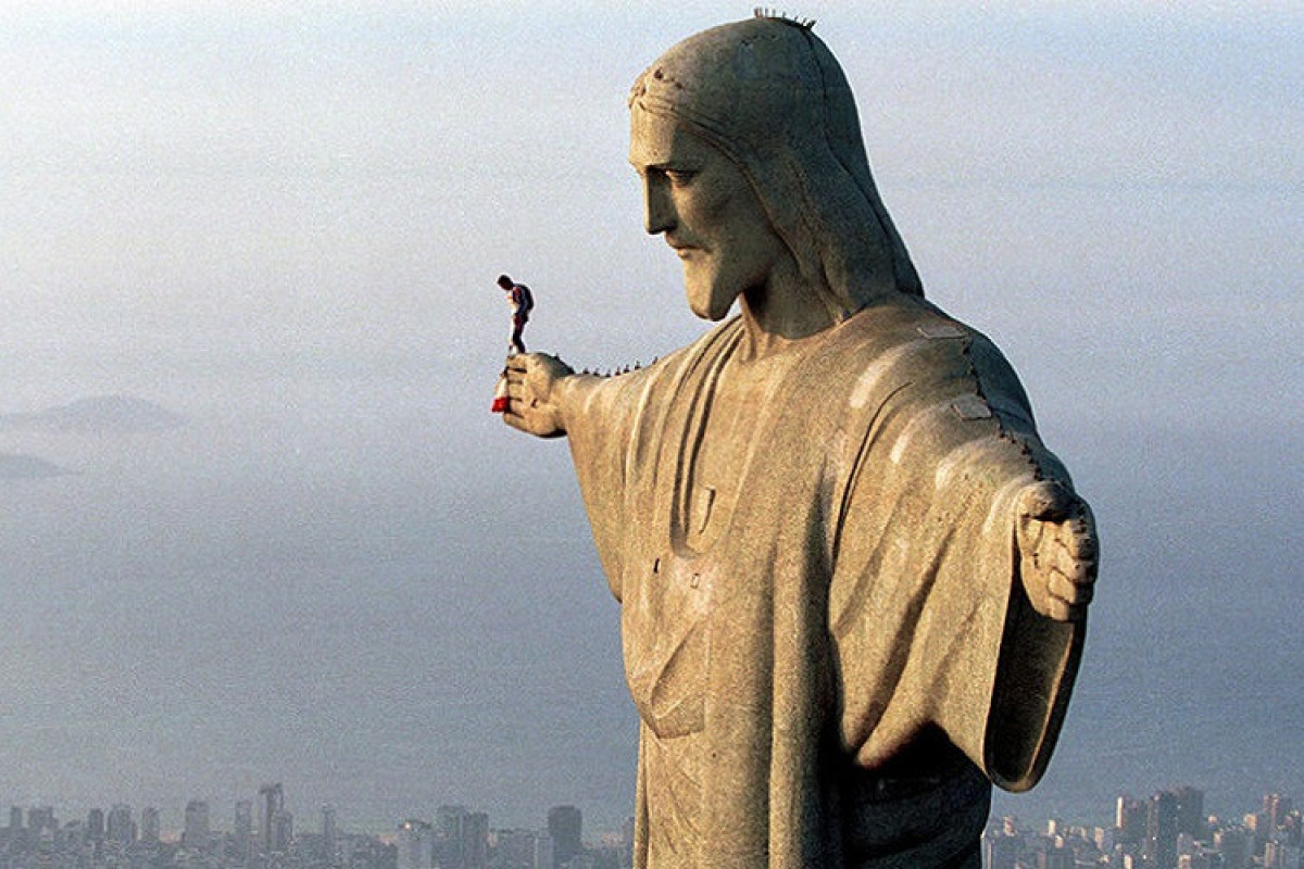 Braziliyada İsa Məsihin heykəlinin üzərinə çıxan iki fransalı saxlanılıb