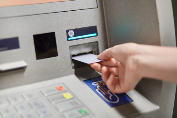 Bankomatdan çıxan yarasız pula görə kim məsuliyyət daşıyır? - AÇIQLAMA