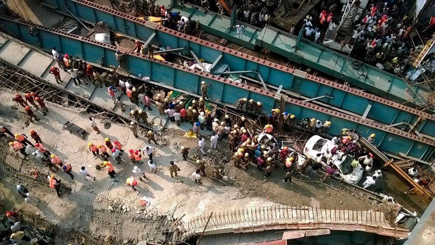 Hindistanda estakadanın çökməsi nəticəsində 13 nəfər xəsarət alıb