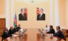 Baş nazir Əli Əsədov “DP World” şirkətlər qrupunun sədri və icraçı direktoru ilə görüşüb