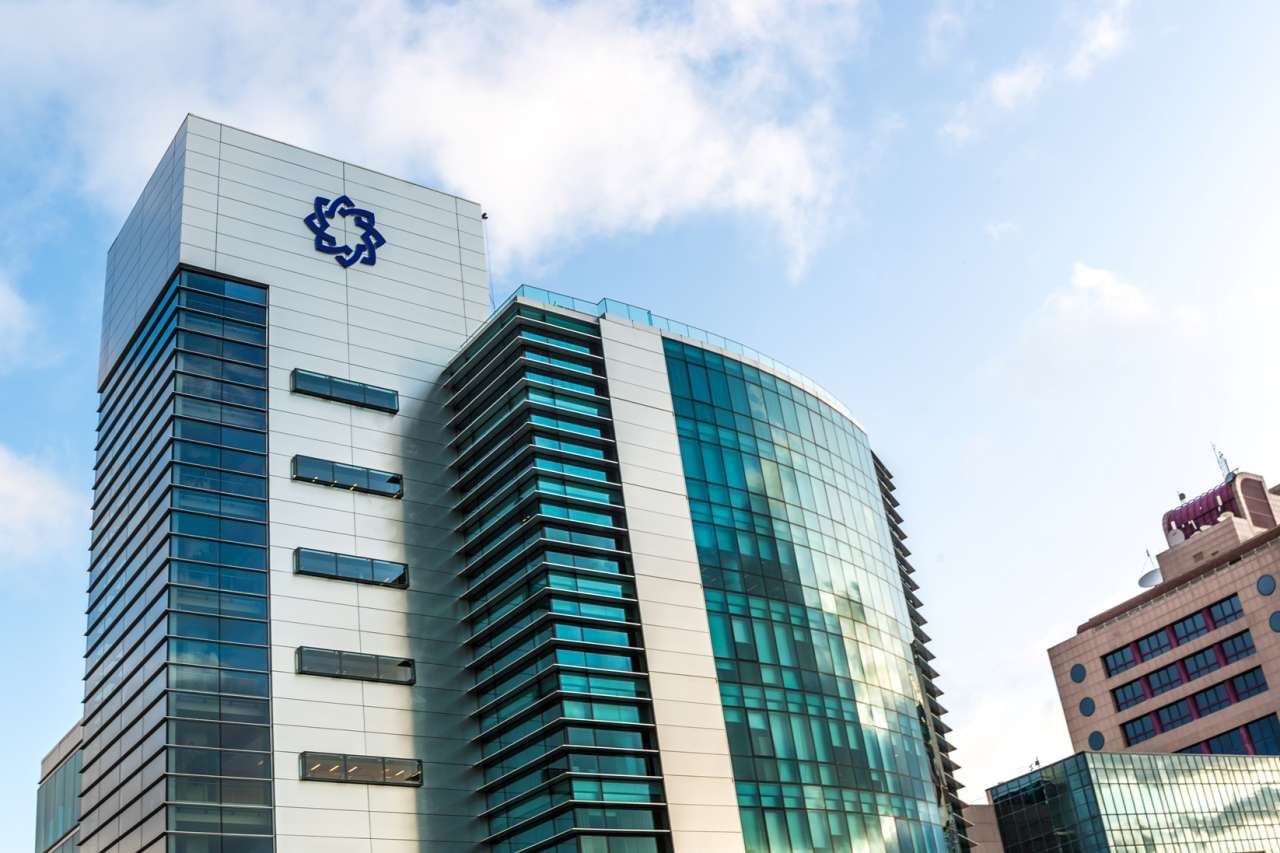 Azərbaycan Beynəlxalq Bankı İnvestisiya Holdinqinin idarəetməsinə verildi