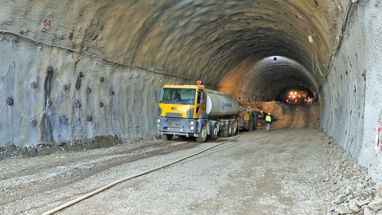 Toğanalı-Kəlbəcər avtomobil yolu üzərində Murovdağ tunelinin inşası davam etdirilir