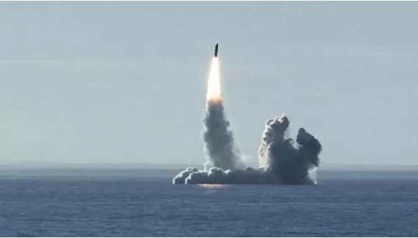 Rusiya Ağ dənizdə nüvə sualtı gəmisindən Bulava raketi sınaqdan keçirib