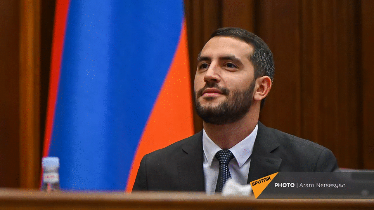 Ermənistan parlamentində insident baş verib