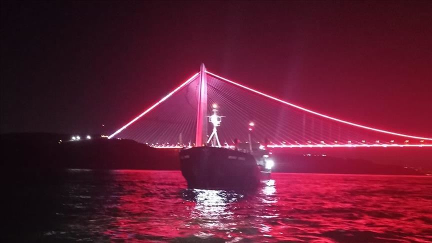 Bosfor boğazında gəmi hərəkəti dayandırılıb
