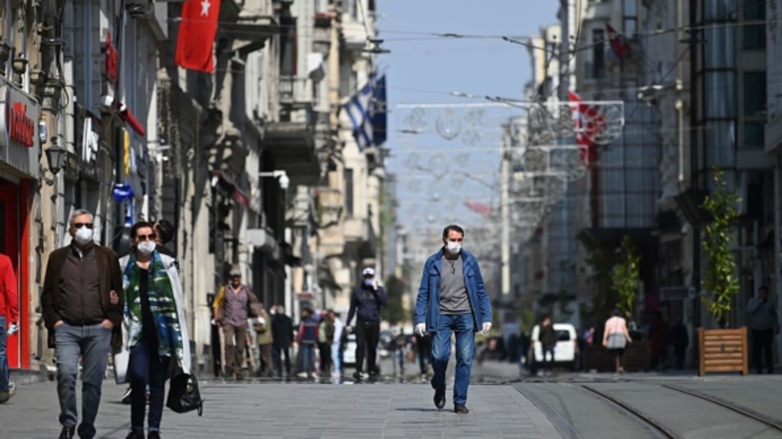 Türkiyədə ötən sutka koronavirusa 92 406 yoluxma halı qeydə alınıb