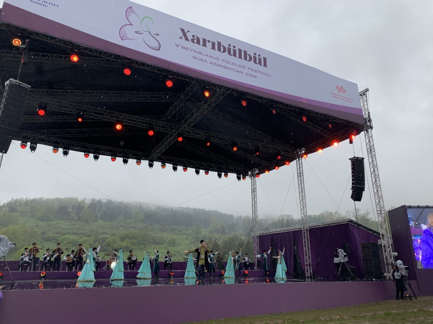 Şuşada V “Xarıbülbül” Festivalının açılışı olub, Prezident və birinci xanım açılışda iştirak edib - VİDEO / YENİLƏNİB