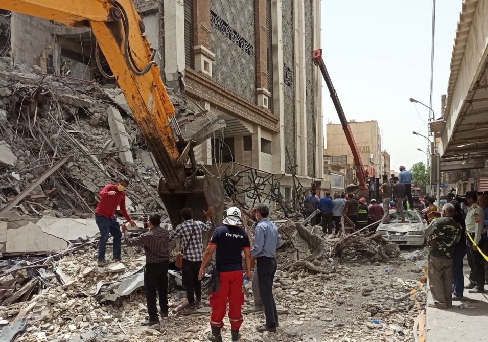 İranda binanın çökməsi nəticəsində ölənlərin sayı 11-ə çatıb