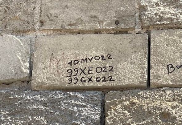 İçərişəhərin qala divarını yazan şəxs saxlanılıb