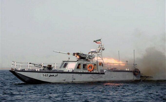 İranın üç döyüş kateri ABŞ Hərbi Dəniz Qüvvələrinə məxsus gəmilərə yaxınlaşıb