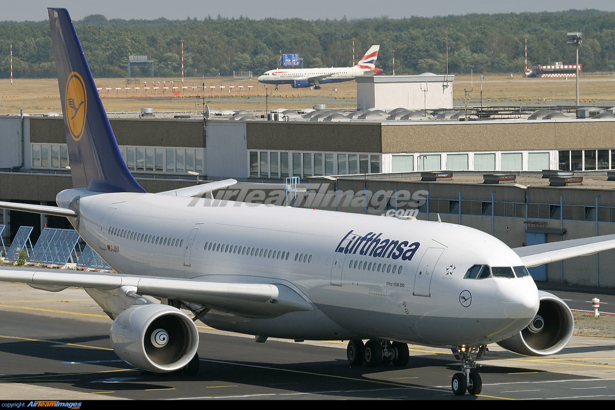 “Lufthansa” 3000-dən çox reysi ləğv edir