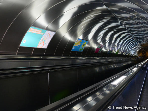 Bakı metrosunda hərəkətdə olan eskalator dayanıb - Rəsmi