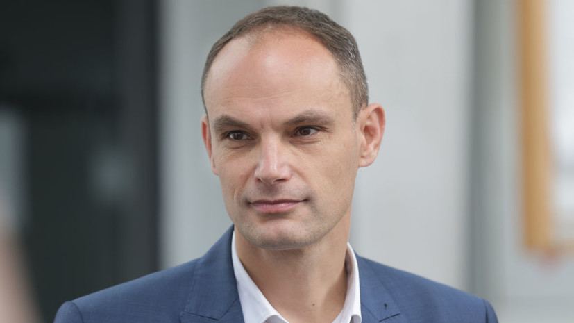 Sloveniyanın keçmiş xarici işlər naziri seçkilərin birinci turunda 34 faizə yaxın səs toplayıb