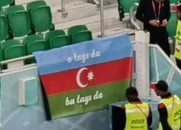 İran-ABŞ matçında Azərbaycan bayrağı - “O tayı da, bu tayı da”