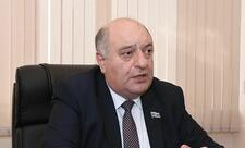 Deputat: Məktəblərin yaxınlığında köşklər qoyulub, dənə-dənə siqaretlər satılır