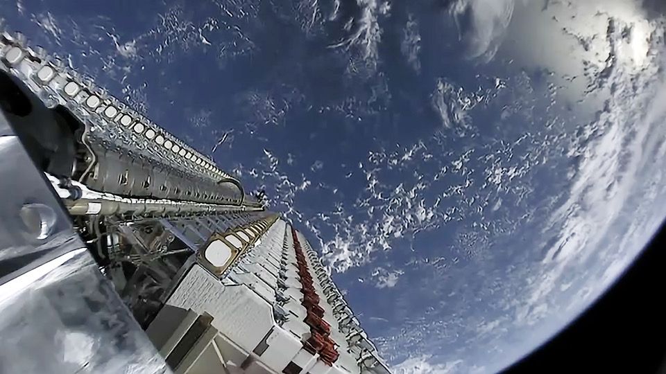 "SpaceX" şirkəti "Starlink" İnternet peyklərinin üçüncü partiyasını orbitə çıxaracaq