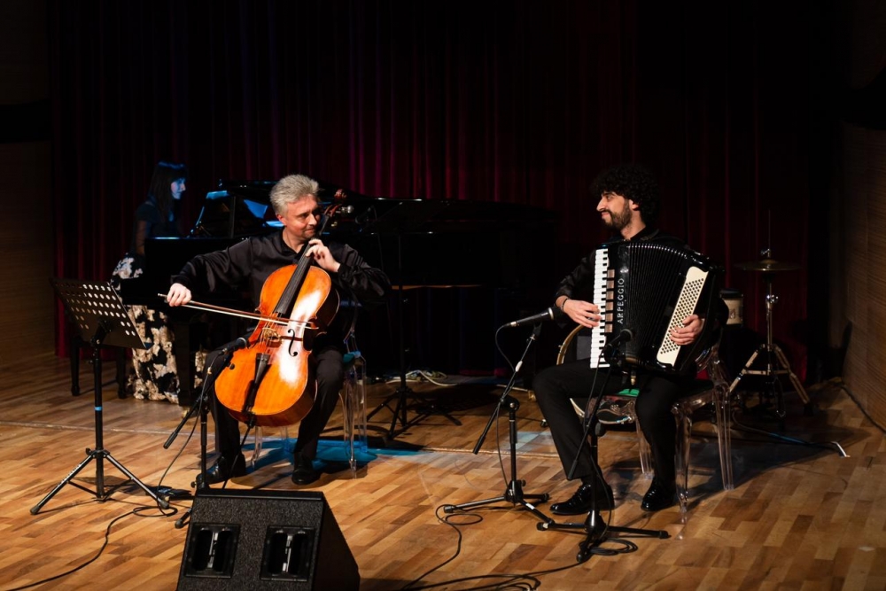 Muğam Mərkəzində Əməkdar artist Aleksey Miltıxın konserti olub