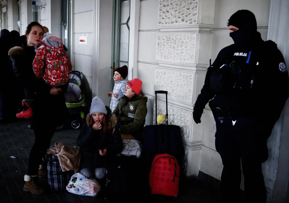 Polşa ukraynalı qaçqınlardan pulları geri qaytarmağı tələb edir