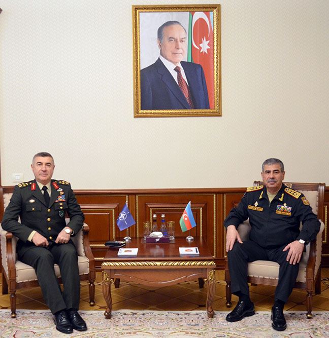 Azərbaycanın müdafiə naziri NATO nümayəndəsi ilə görüşüb