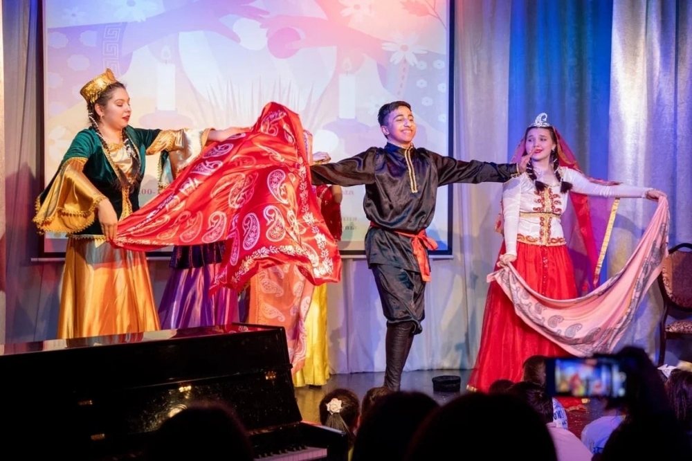 Sankt-Peterburqda keçirilən Novruz şənliyində BMA-nın Məktəb-studiyasının məzunu çıxış edib