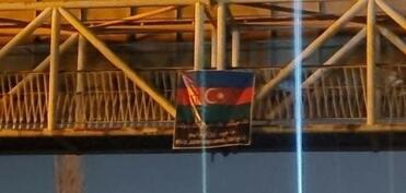 Tehranda Azərbaycan bayrağı asıldı