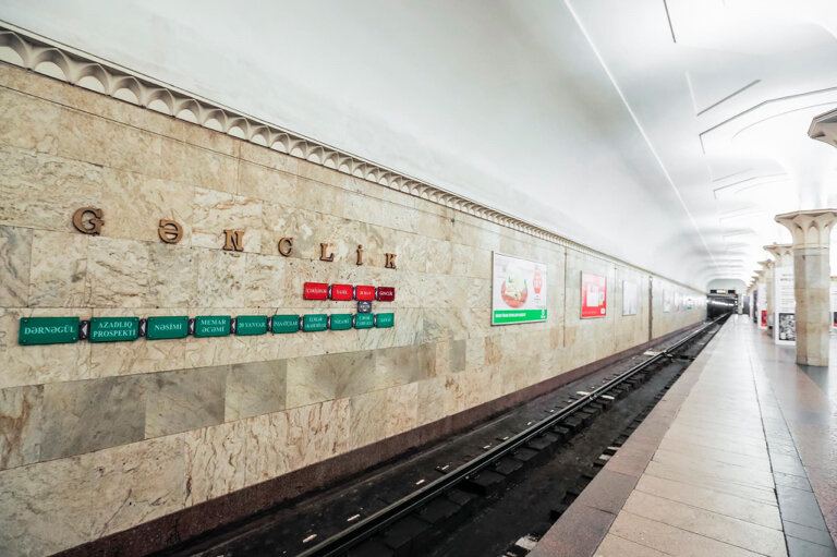Bakıda metrostansiyaya xlor dağılıb