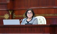 Sahibə Qafarova Fazil Mustafanı müalicə olunduğu xəstəxanada ziyarət edib