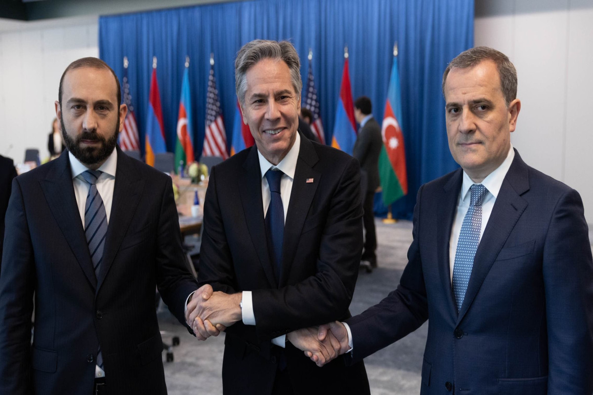 Blinken: "Yeni binamızda Azərbaycan və Ermənistan XİN başçıları ilə sülh danışıqları aparırıq" - FOTO