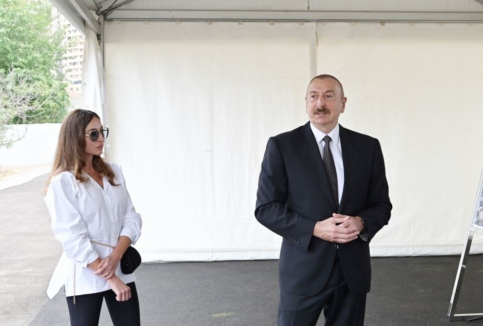 Prezident İlham Əliyev və Birinci xanım Mehriban Əliyeva Şuşa şəhərində Heydər Əliyev və 8 Noyabr küçələrinin kəsişməsində lövhələrin açılışlarında iştirak ediblər