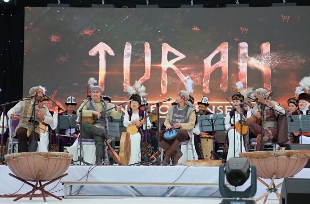 Beynəlxalq Türk Mədəniyyəti və İrsi Fondu Oşda beynəlxalq festivalının əsas təşkilatçılarından biri olub
