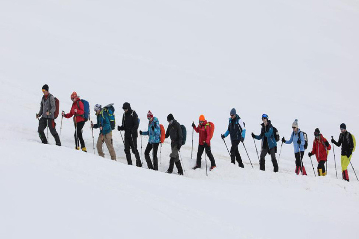 Elbrus dağında itkin düşən belaruslu turistlər sağ tapılıb
