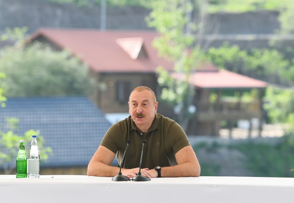 Prezident İlham Əliyev bir müddət əvvəl yolu azaraq Ermənistan ərazisinə keçən hərbçilərimizdən danışıb
