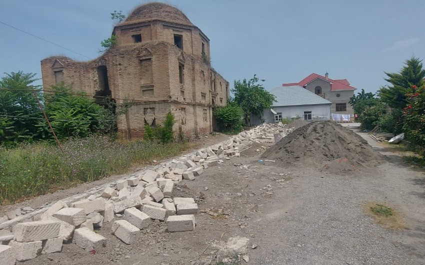 Xaçmazda tarixi abidənin mühafizə zonasında inşa olunan qanunsuz tikili sökülüb