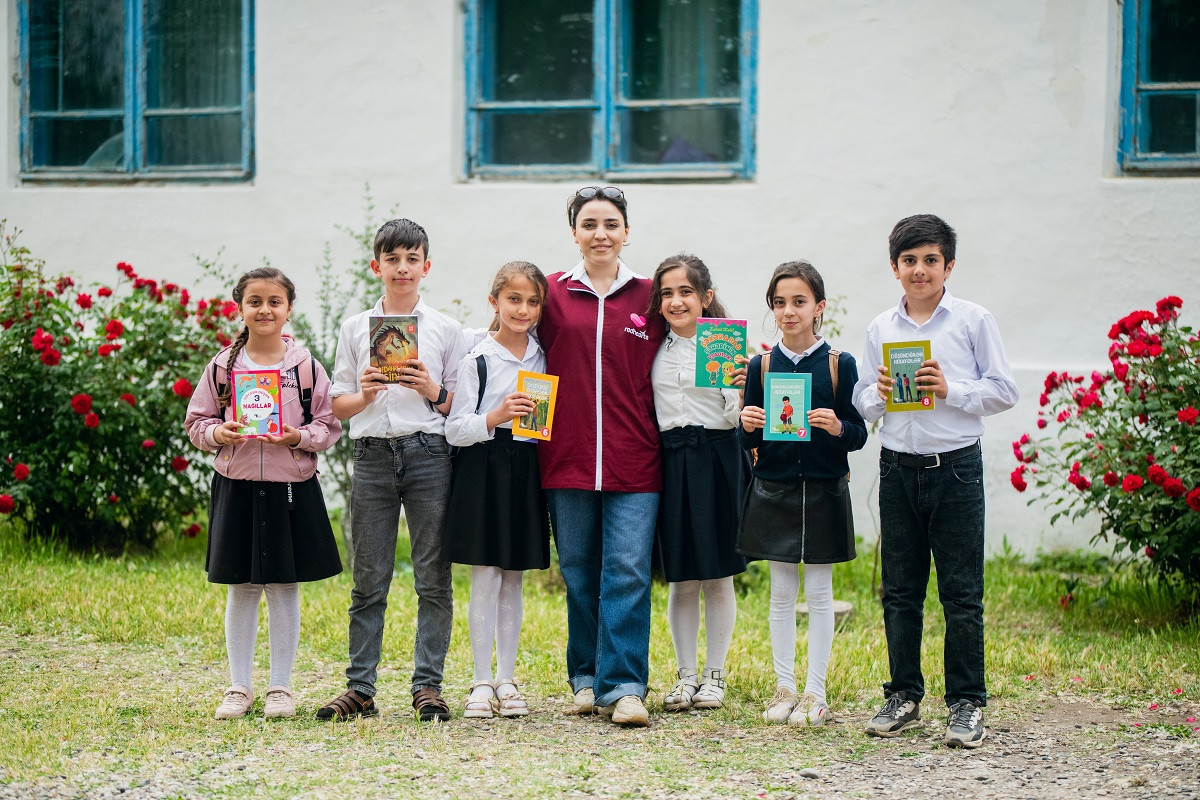 Qırmızı Ürəklər Fondu “Kitab Gəzər” layihəsinə dəstək verib