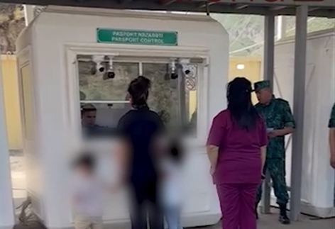 Mülki ermənilər Laçındakı sərhəd-buraxılış məntəqəsindən sərbəst keçirlər - VİDEO