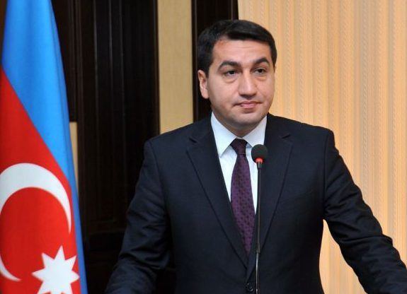 Hikmət Hacıyev Azərbaycan əleyhinə qərəzli hüquqi hesabatın müəllifinin qeyri-qanuni fəaliyyətini ifşa edib - FOTO