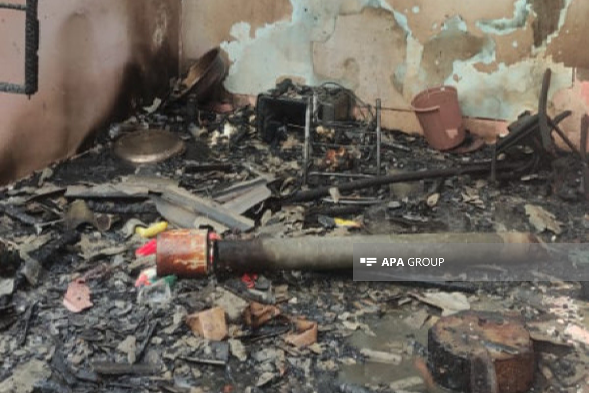 Bakıda mağaza yanıb